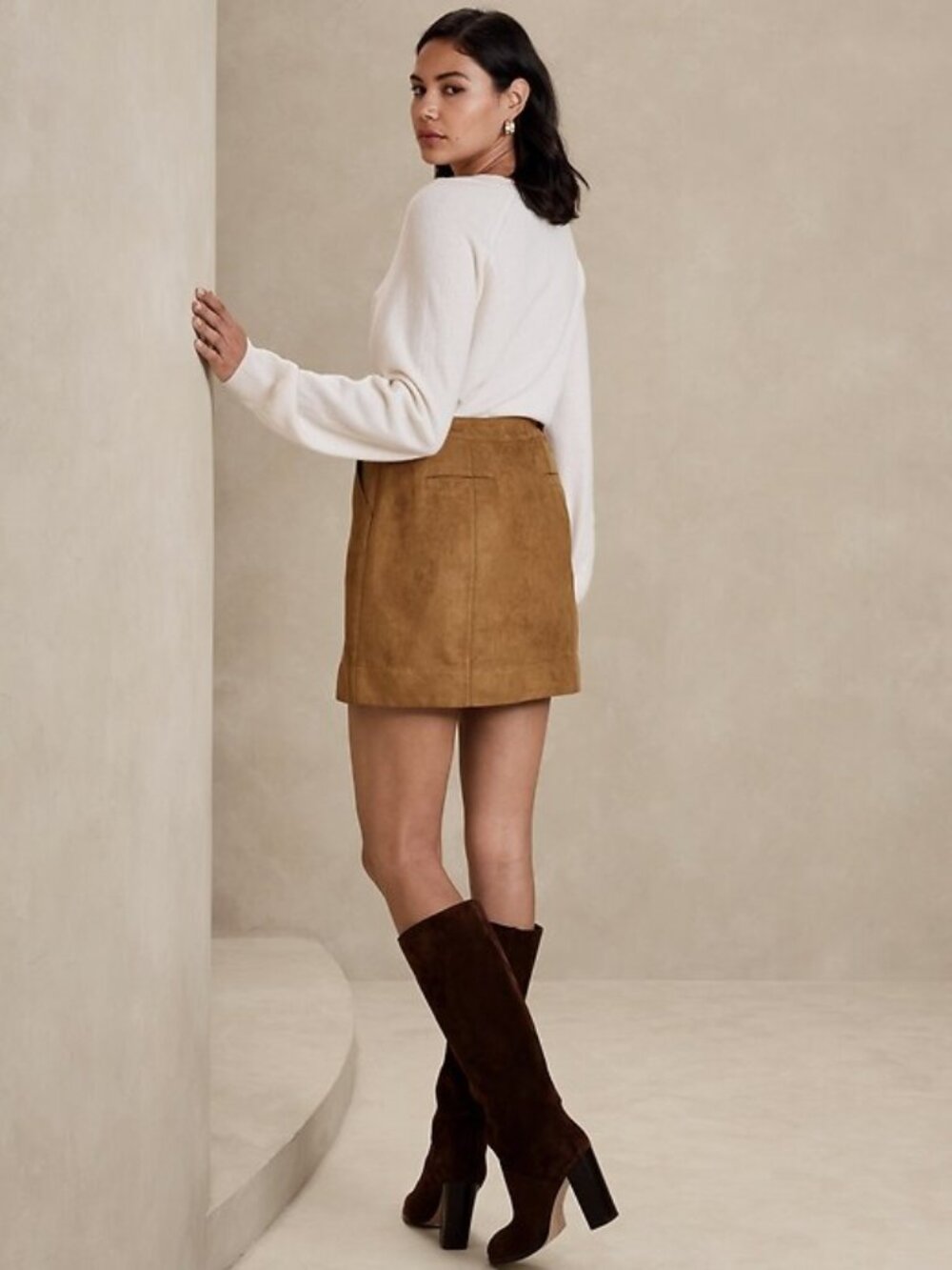 NWOT - Banana Republic - Vegan Suede Mini Skirt - Size 8 - Picture 2 of 9